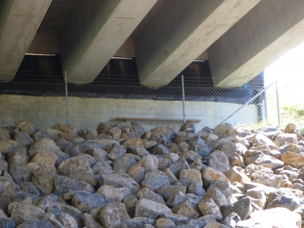 Noise baffle under bridge girders