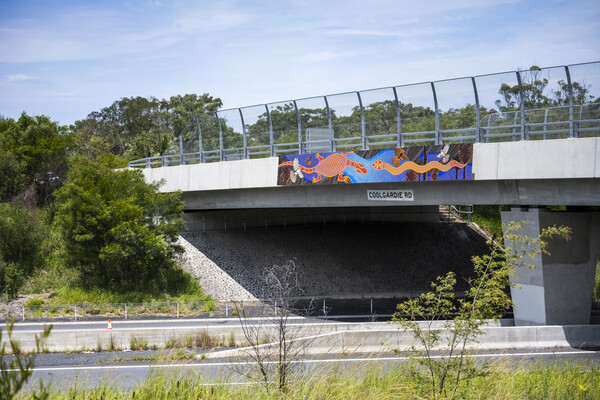 Installation of Coolgardie southbound artwork